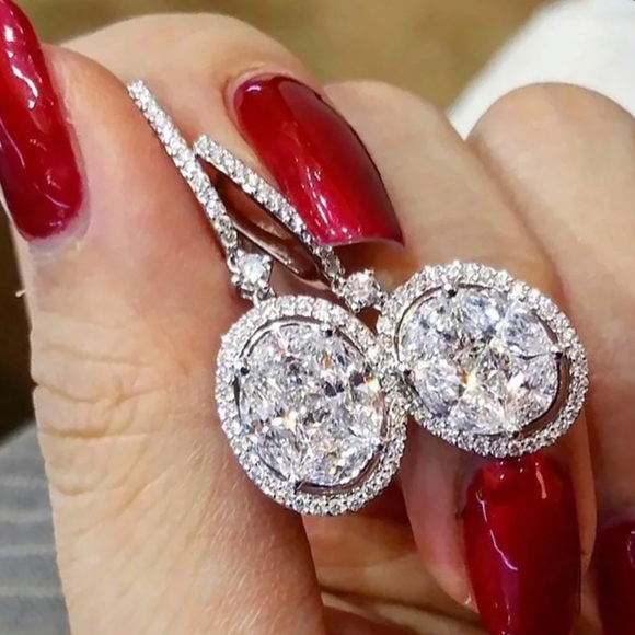 Jewelry - ✨Sparkling Silver Drops✨